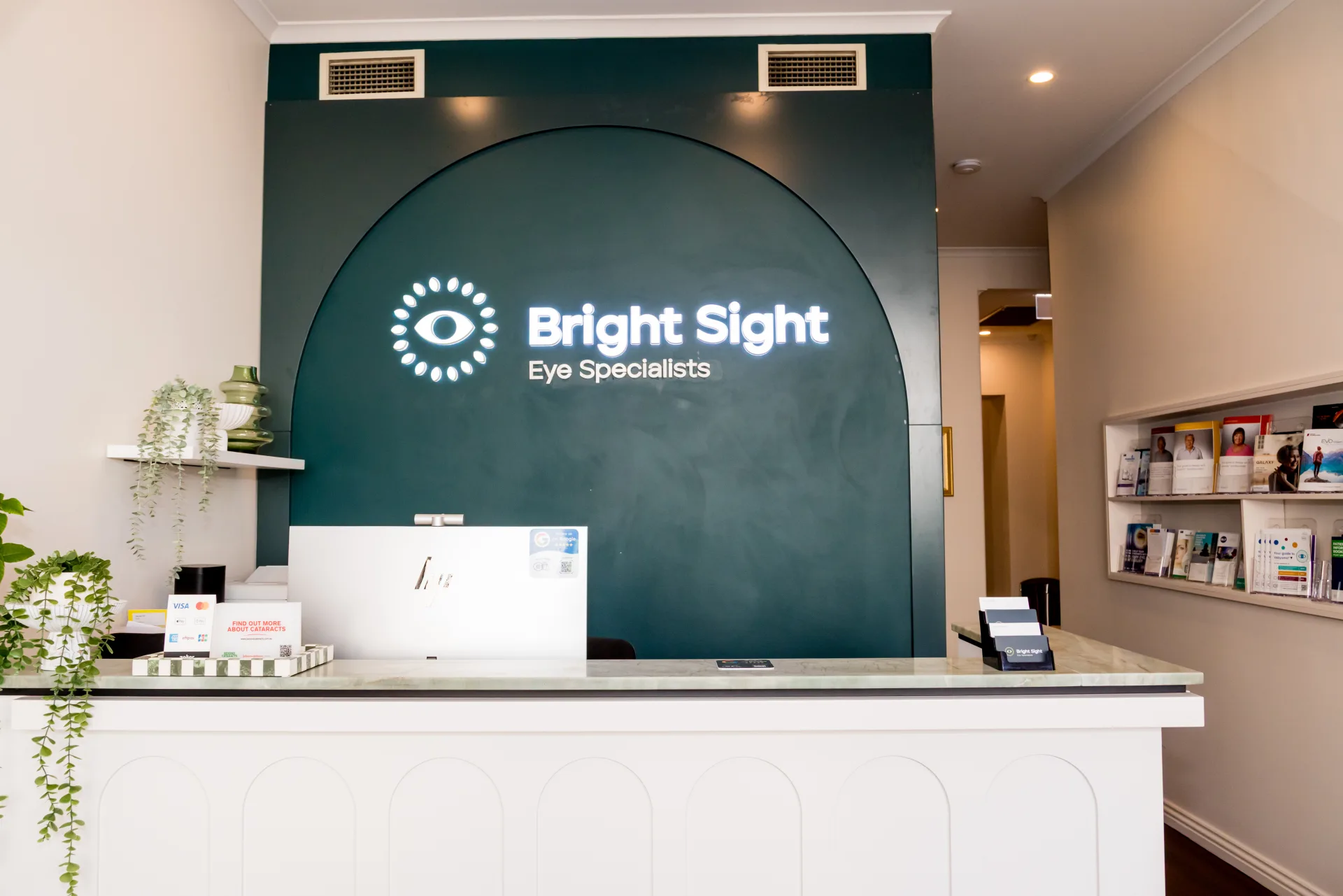 Advanced eye-care technology and consulting environment